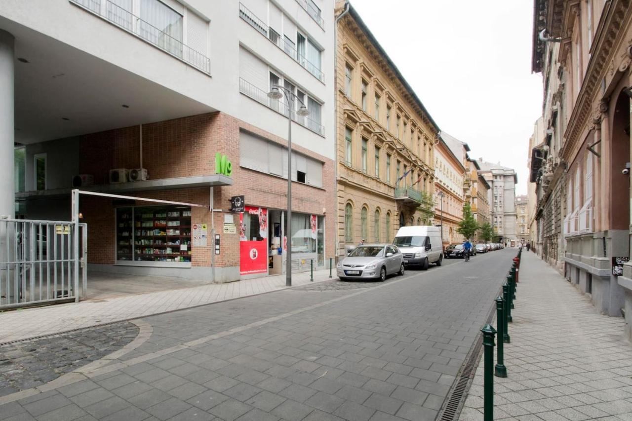 Modern Four Bedroom Apartment In Palace District Budapest Exterior photo